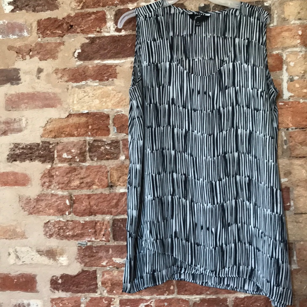 Navy and white sleeveless tunic!